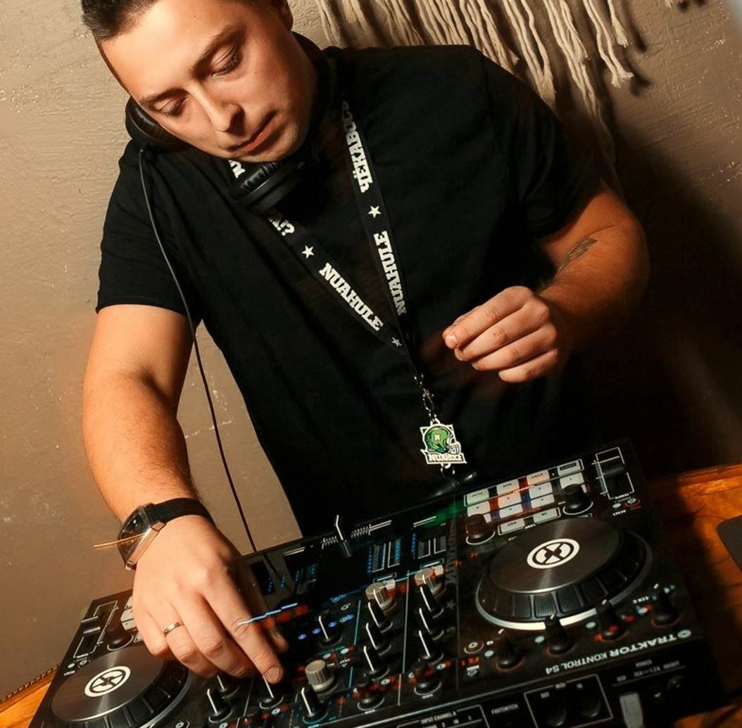 DJ и танцы